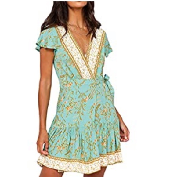 NWOT beautiful floral wrap dress - Picture 3 of 10